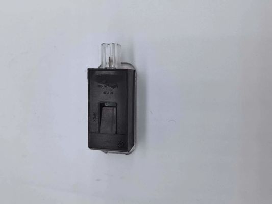 Luce di taglio per porte rosse personalizzata Luce di taglio a LED per auto OE duratura:8KD947415C